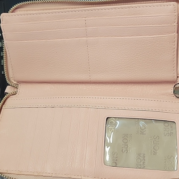 Michael Kors Pink Clutch Wristlet with Metallic Logo 13x4x1 Preloved - Picture 8 of 12